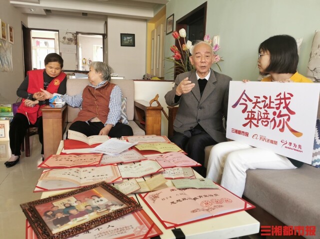 今天讓我來(lái)陪你丨這位87歲老人曾經(jīng)“照顧”空軍飛機(jī)，今年重陽(yáng)我們來(lái)陪您