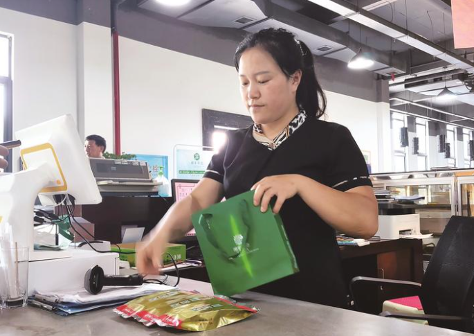 種下生態茶 托起致富夢 種下生態茶 托起致富夢