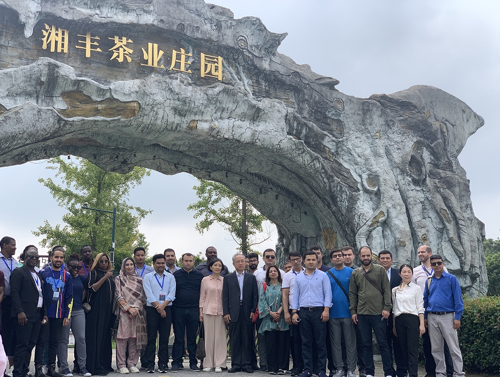 發展中國家稅務統計信息化管理官員研修班赴湘豐茶業集團考察 發展中國家稅務統計信息化管理官員研修班赴湘豐茶業集團考察